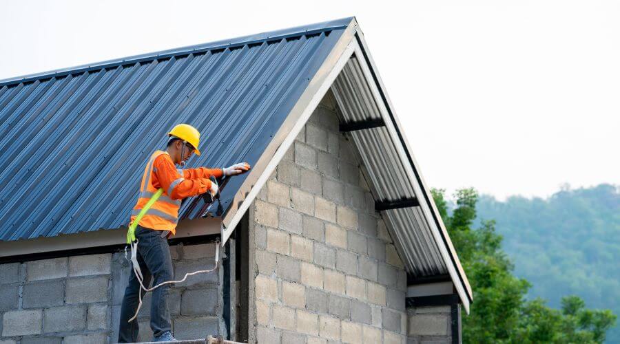 Expert Emergency Roof Repairs services in Scribner, NE